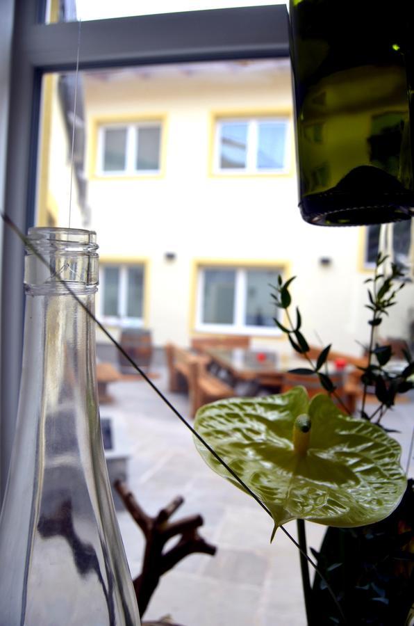 Pension Zum Strell Hollabrunn Exterior photo