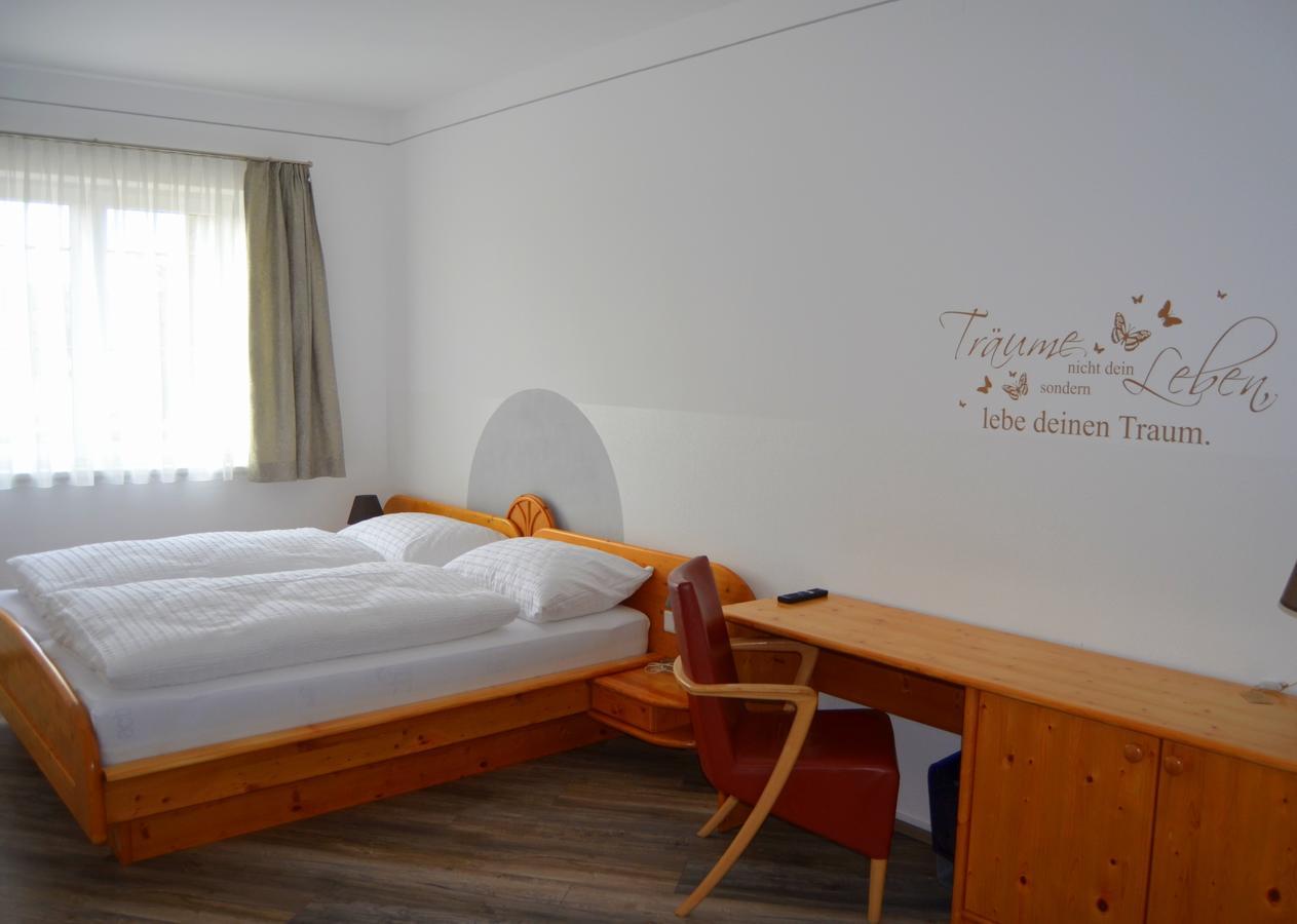 Pension Zum Strell Hollabrunn Exterior photo